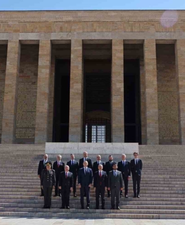 polonya-cumhurbaskani-nawrocki-anitkabiri-ziyaret-etti-Zhky3wNu.jpg