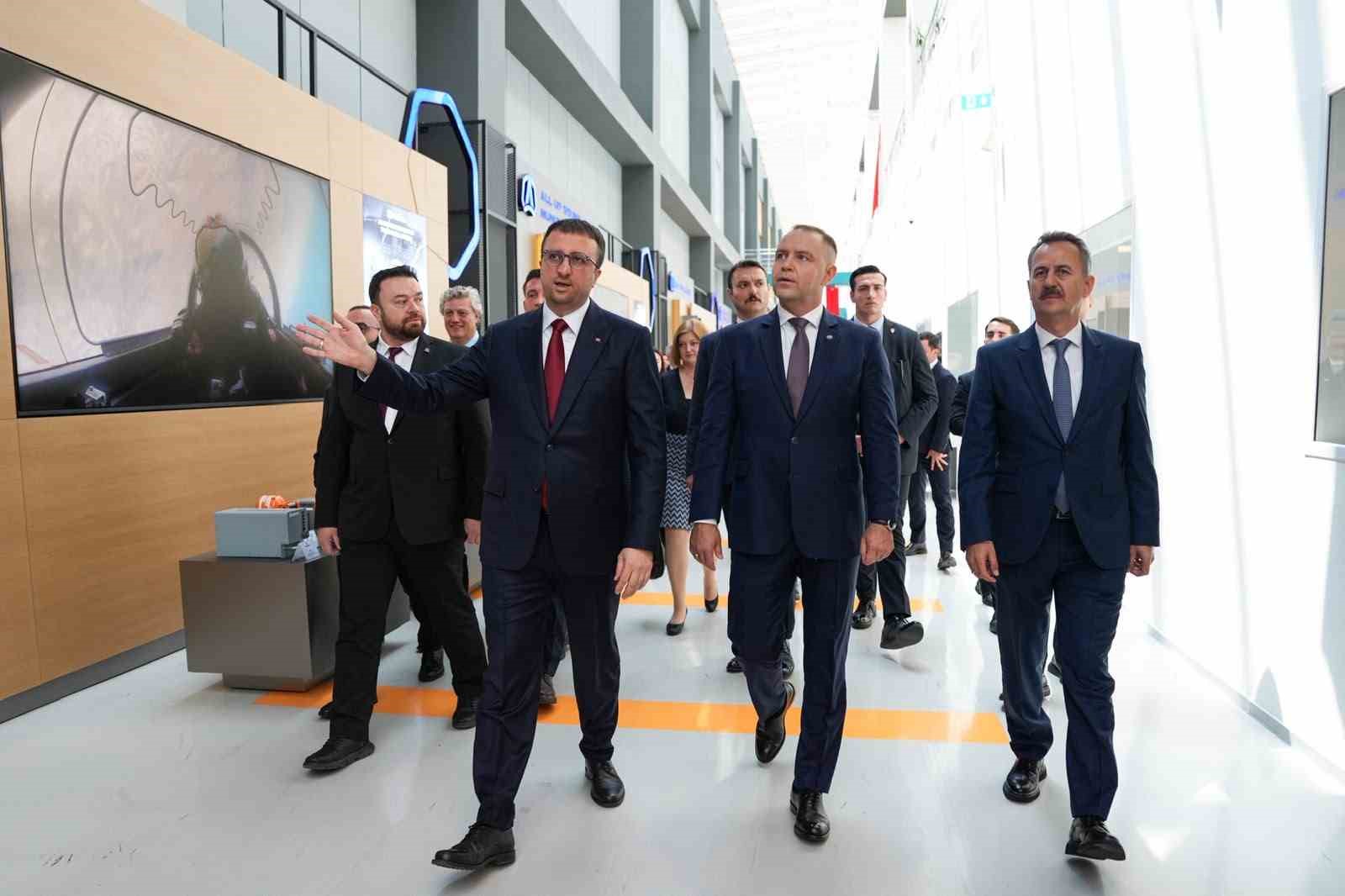polonya cumhurbaskanindan aselsana ziyaret 4 eZJMpgWp