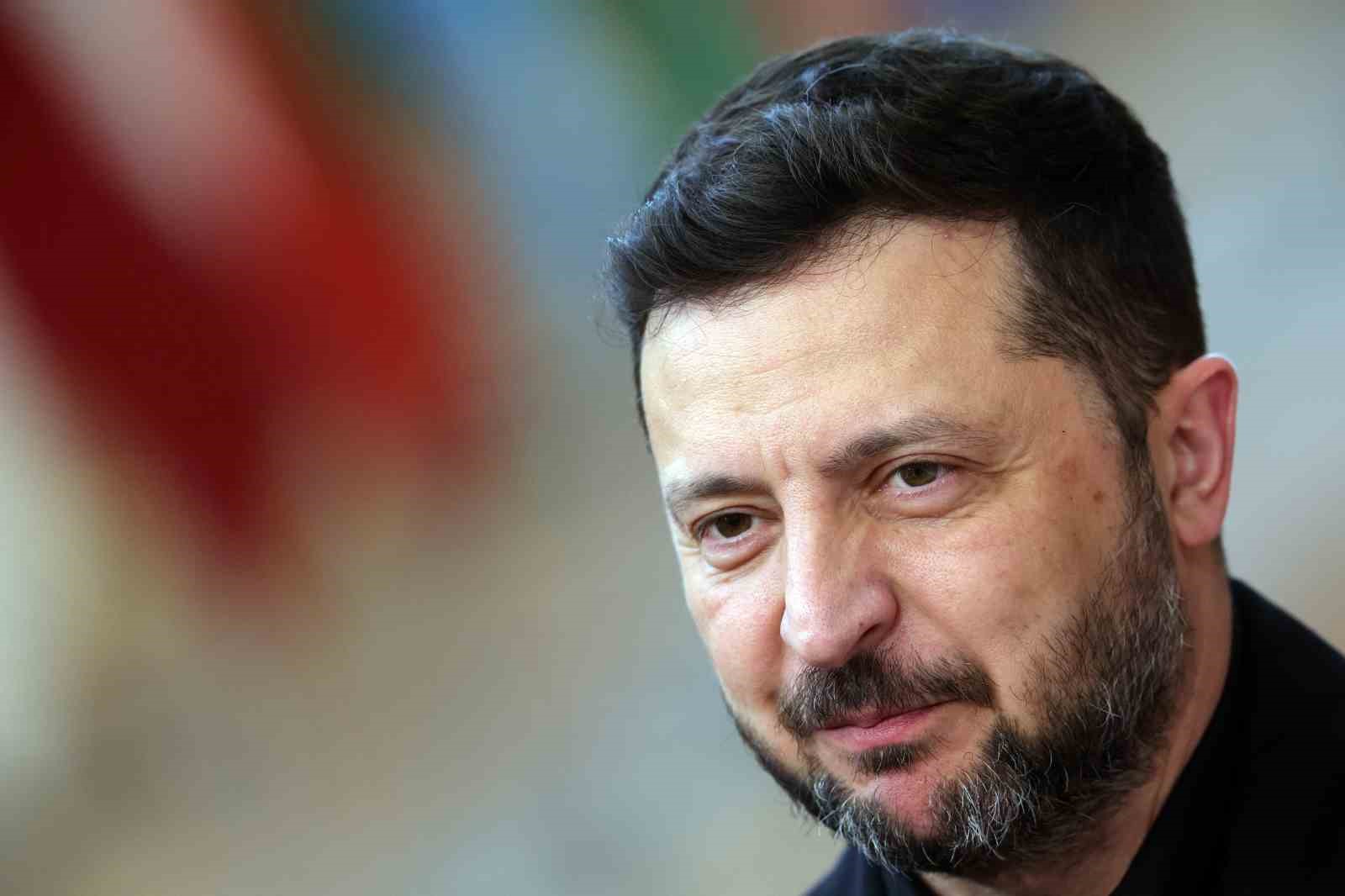 polonya zelenskiye verdigi en yuksek devlet nisanini geri aldi 0 fWDF21jL