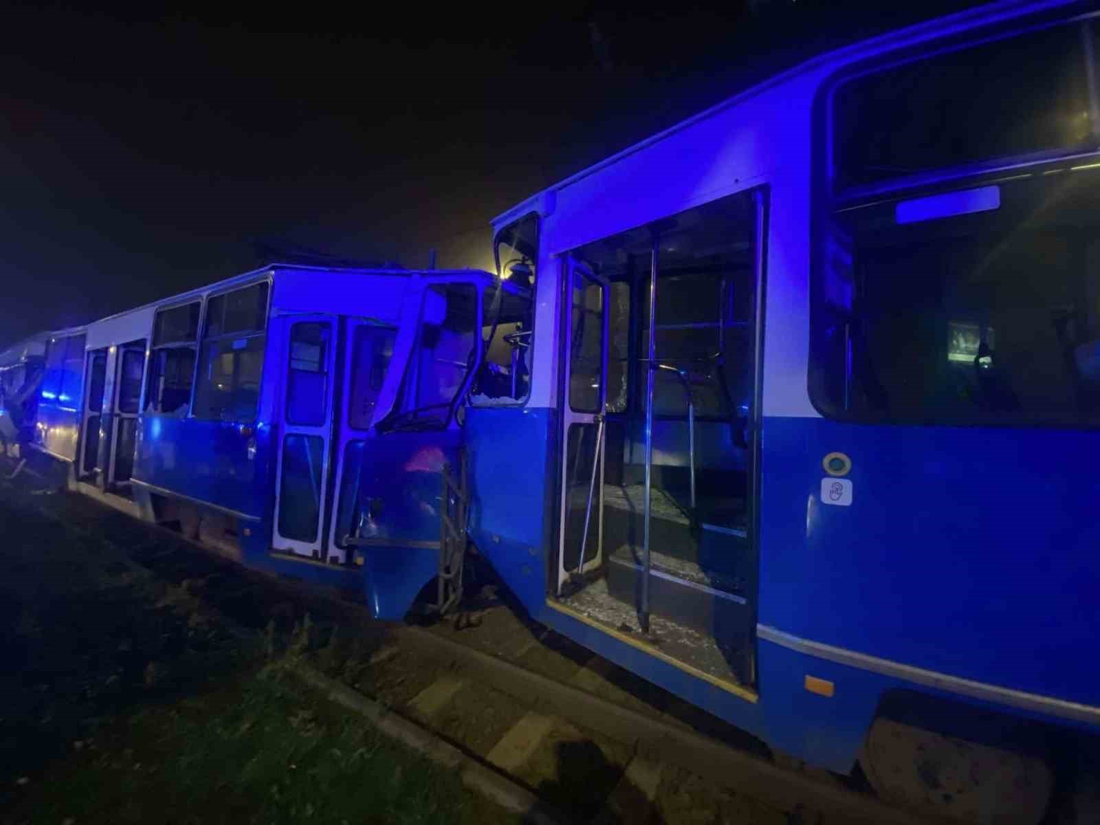 polonyada tramvay kazasi 2si agir 35 yarali 0 OCAIdZn4