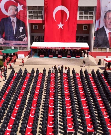 pomemde-mezuniyet-coskusu-408-ogrenci-polislige-ilk-adimini-atti-1wyGakdX.jpg
