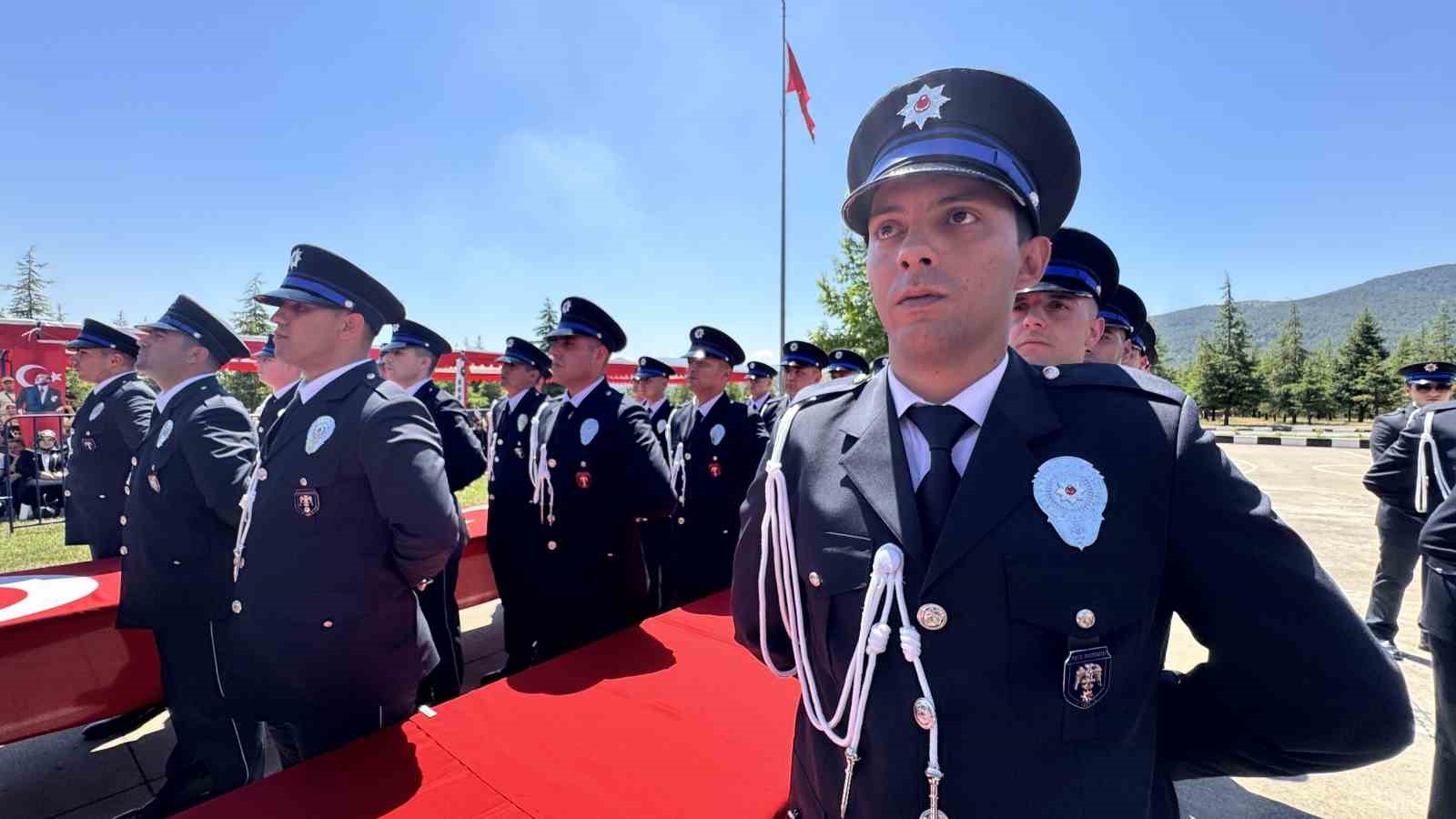 pomemde mezuniyet coskusu 408 ogrenci polislige ilk adimini atti 4