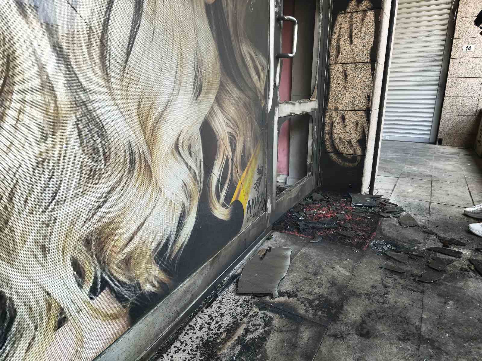 pompali tufekle dehset sacan sahis sevgilisi oldugu iddia edilen kadinin hem dukkanini hem aracini XtLpeKzR