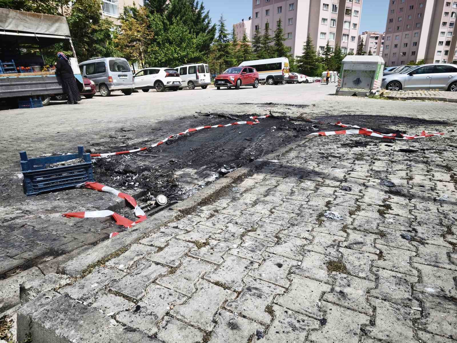 pompali tufekle dehset sacan sahis sevgilisi oldugu iddia edilen kadinin hem dukkanini hem aracini niOeyw6h
