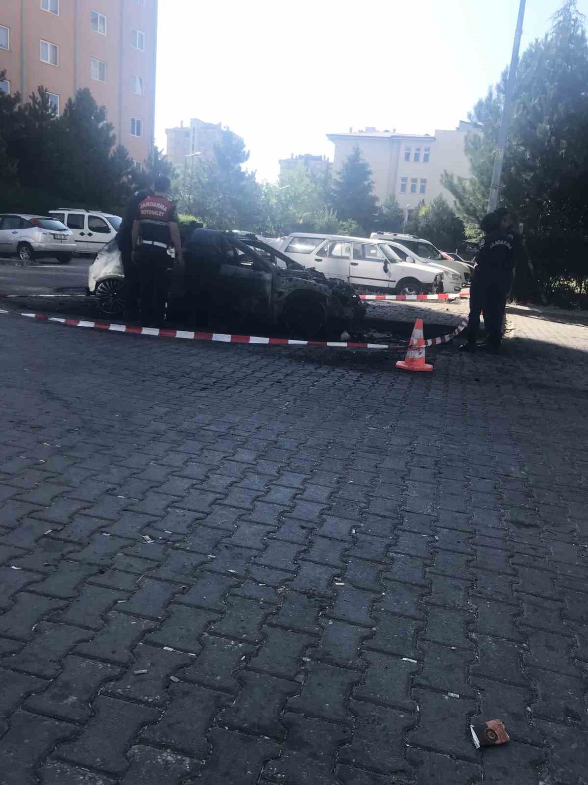pompali tufekle dehset sacan sahis sevgilisi oldugu iddia edilen kadinin hem dukkanini hem aracini