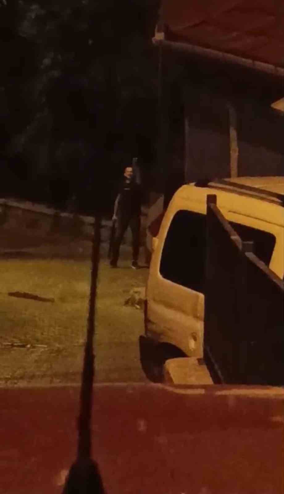 pompali tufekle geldi gece yarisi mahalleliyi sokaga doktu 1 yarali 4 KvuMtKp6