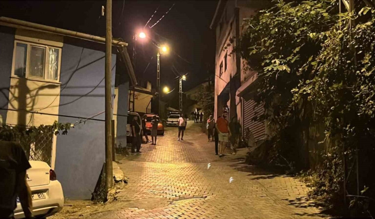 pompali-tufekle-geldi-gece-yarisi-mahalleliyi-sokaga-doktu-1-yarali-VeZgOwvk.jpg