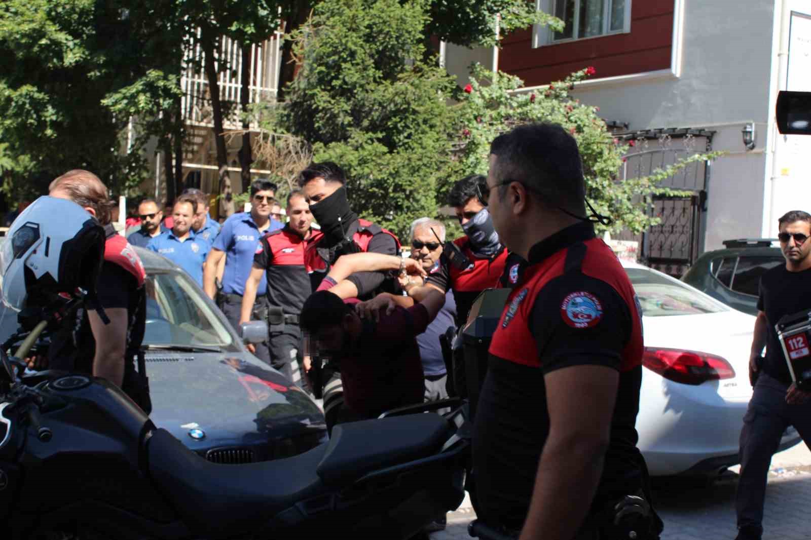 pompali tufekle havaya ates acan sahis panige neden oldu 4 D2cqJPW9