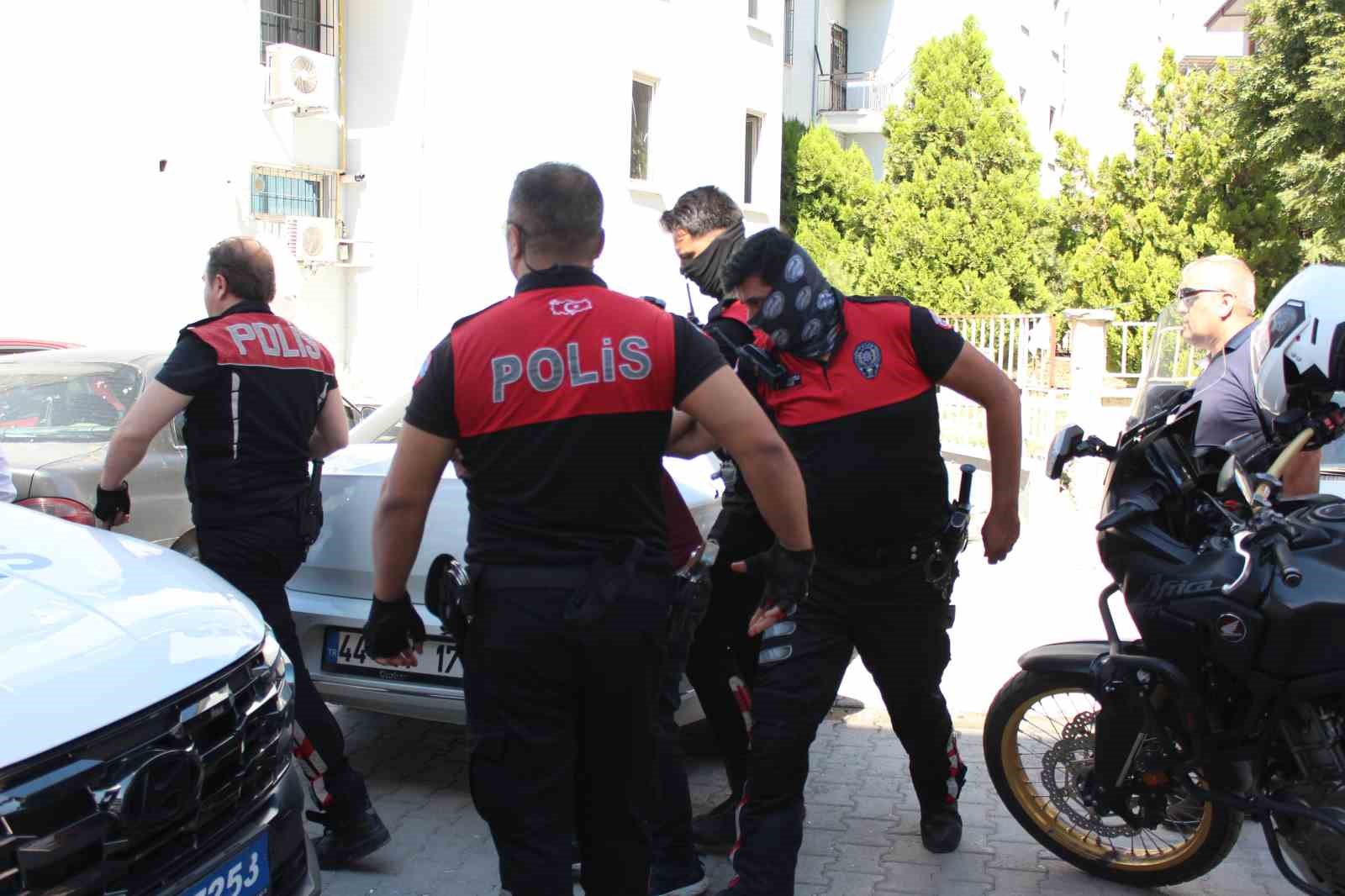 pompali tufekle havaya ates acan sahis panige neden oldu 5 AHU8cpAz