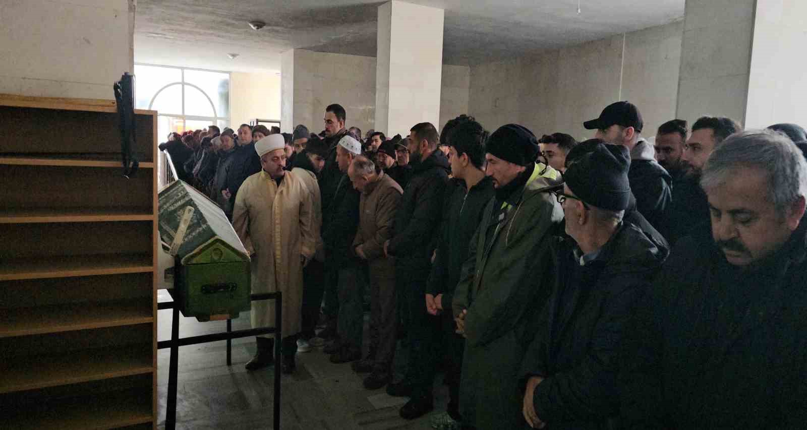 pompali tufekle oldurulen genc topraga verildi 0 SkS6nUwe
