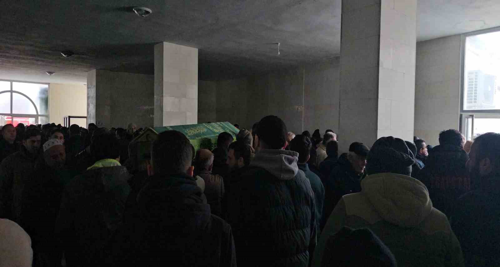 pompali tufekle oldurulen genc topraga verildi 1 5C5JATBX