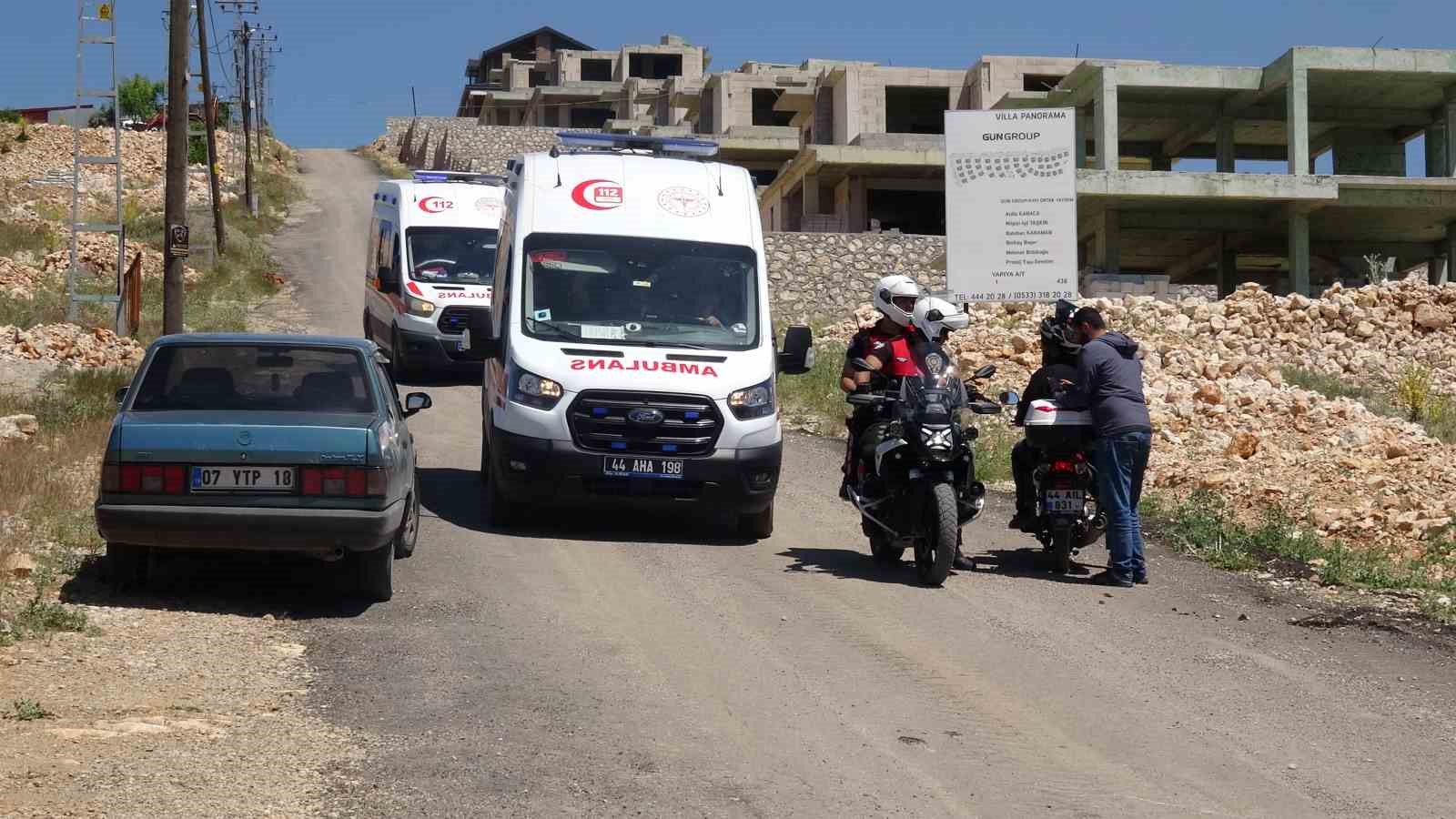 Pompalı tüfekle yaraladığı kişinin ardından polisle birlikte boş kartuş aradı 5 pompali tufekle yaraladigi kisinin ardindan polisle birlikte bos kartus aradi 1 czJsKvJZ