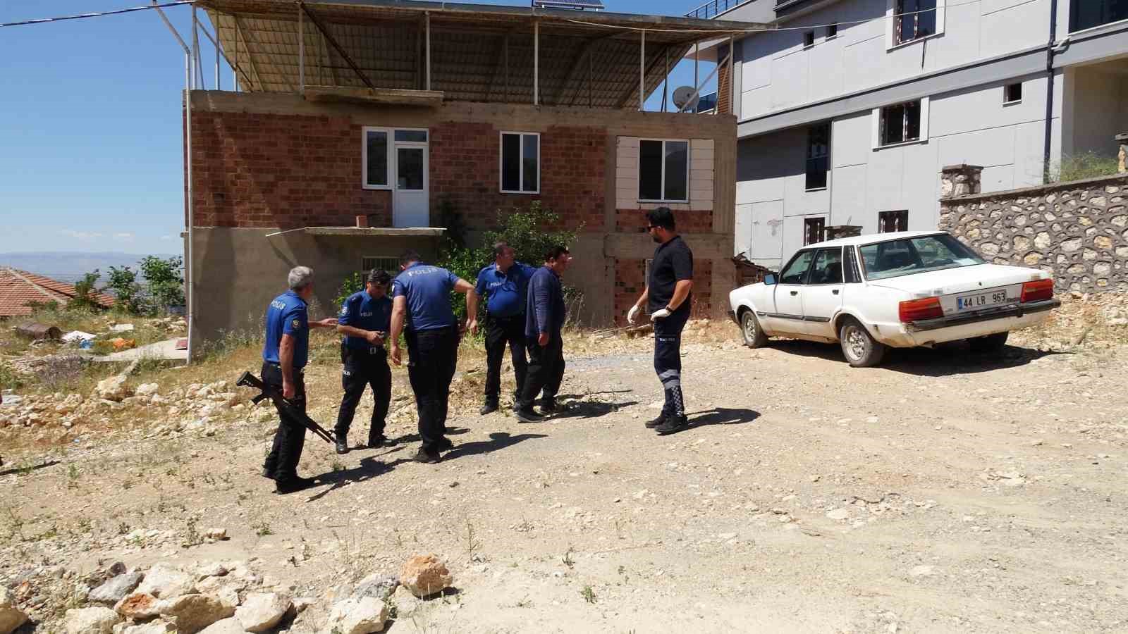 Pompalı tüfekle yaraladığı kişinin ardından polisle birlikte boş kartuş aradı 6 pompali tufekle yaraladigi kisinin ardindan polisle birlikte bos kartus aradi 2 Tvn7A6W2