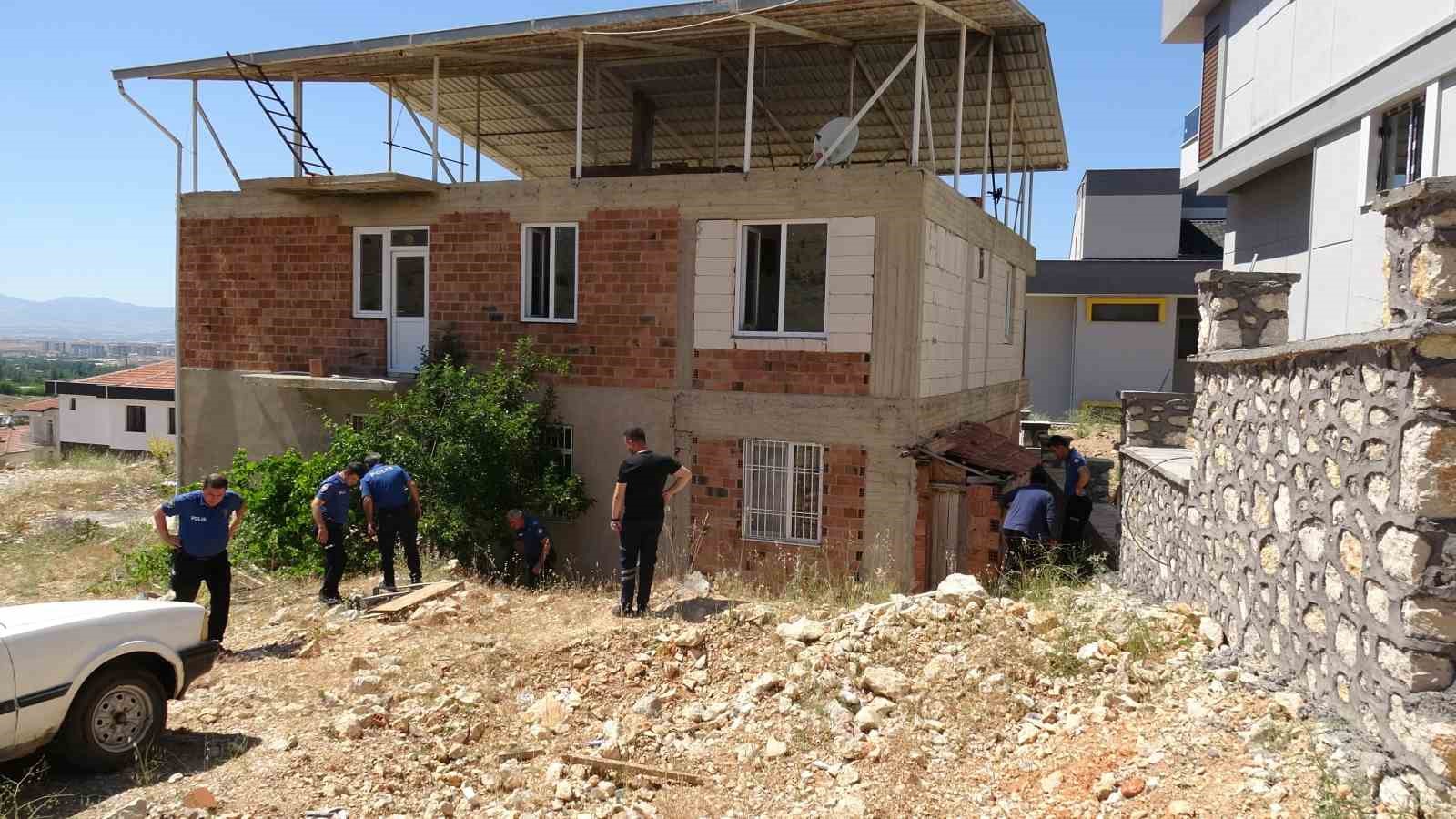 Pompalı tüfekle yaraladığı kişinin ardından polisle birlikte boş kartuş aradı 8 pompali tufekle yaraladigi kisinin ardindan polisle birlikte bos kartus aradi 4 mVOWEugB