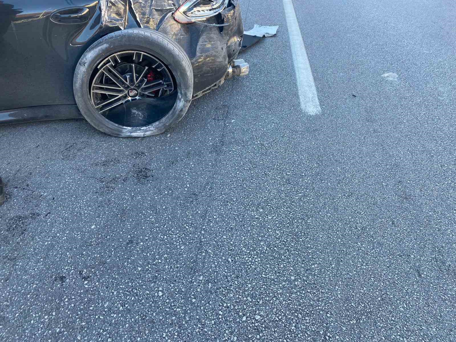 porsche otomobil once bir araca sonra alt gecit duvarina carpti 1 yarali 4 NKuf1f74
