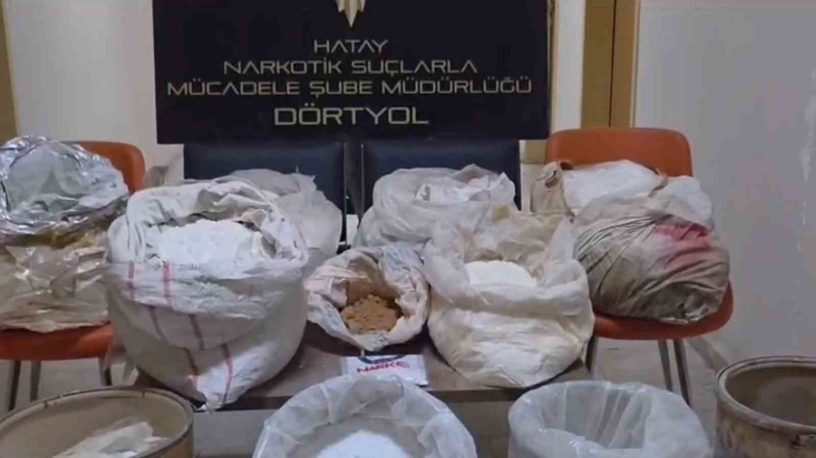 Portakal bahçesinde gerçekleşen uyuşturucu alışverişine polis ekiplerinden baskın: 175 kilogram kimyasal uyuşturucu ham maddesi ele geçirildi 4 portakal bahcesinde gerceklesen uyusturucu alisverisine polis ekiplerinden baskin 175 kilogram kimyasal uyusturucu ham maddesi