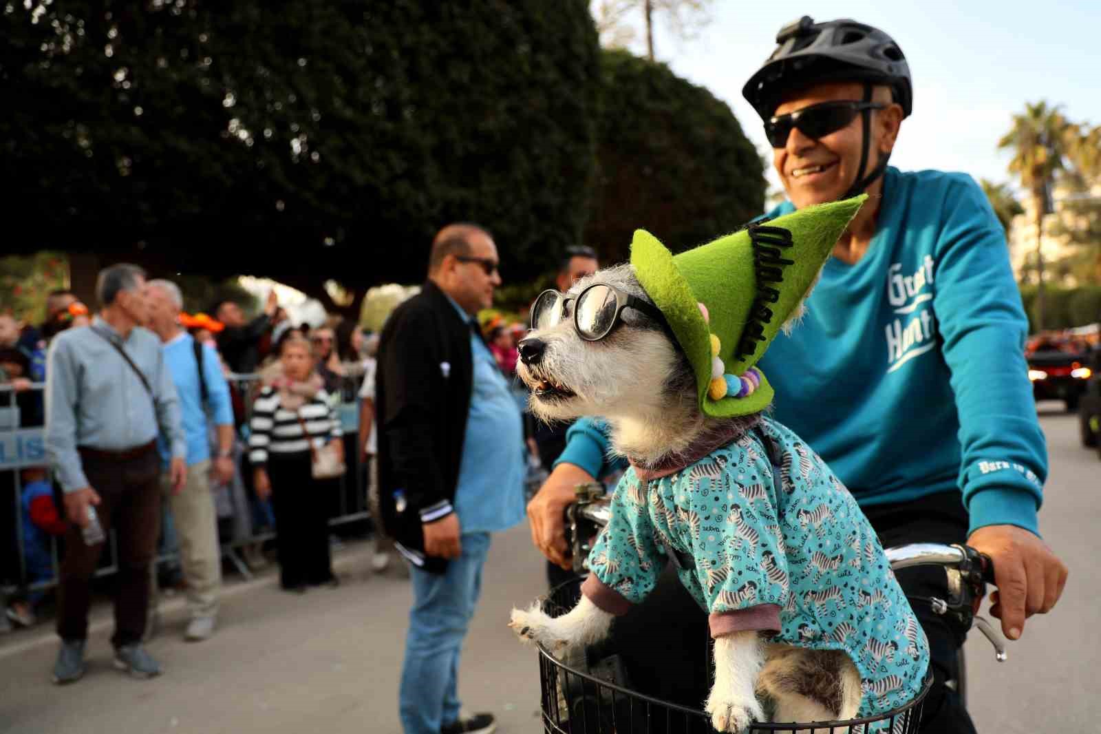 portakal cicegi karnavalinda renkli kortej 3 RSIse4EP
