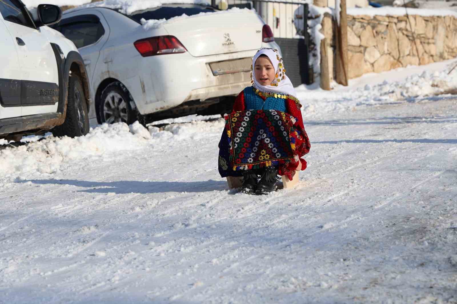 poset ve legenle kayiyorlardi kizak hediyesi turku yaktirdi 5 URhdNk7F
