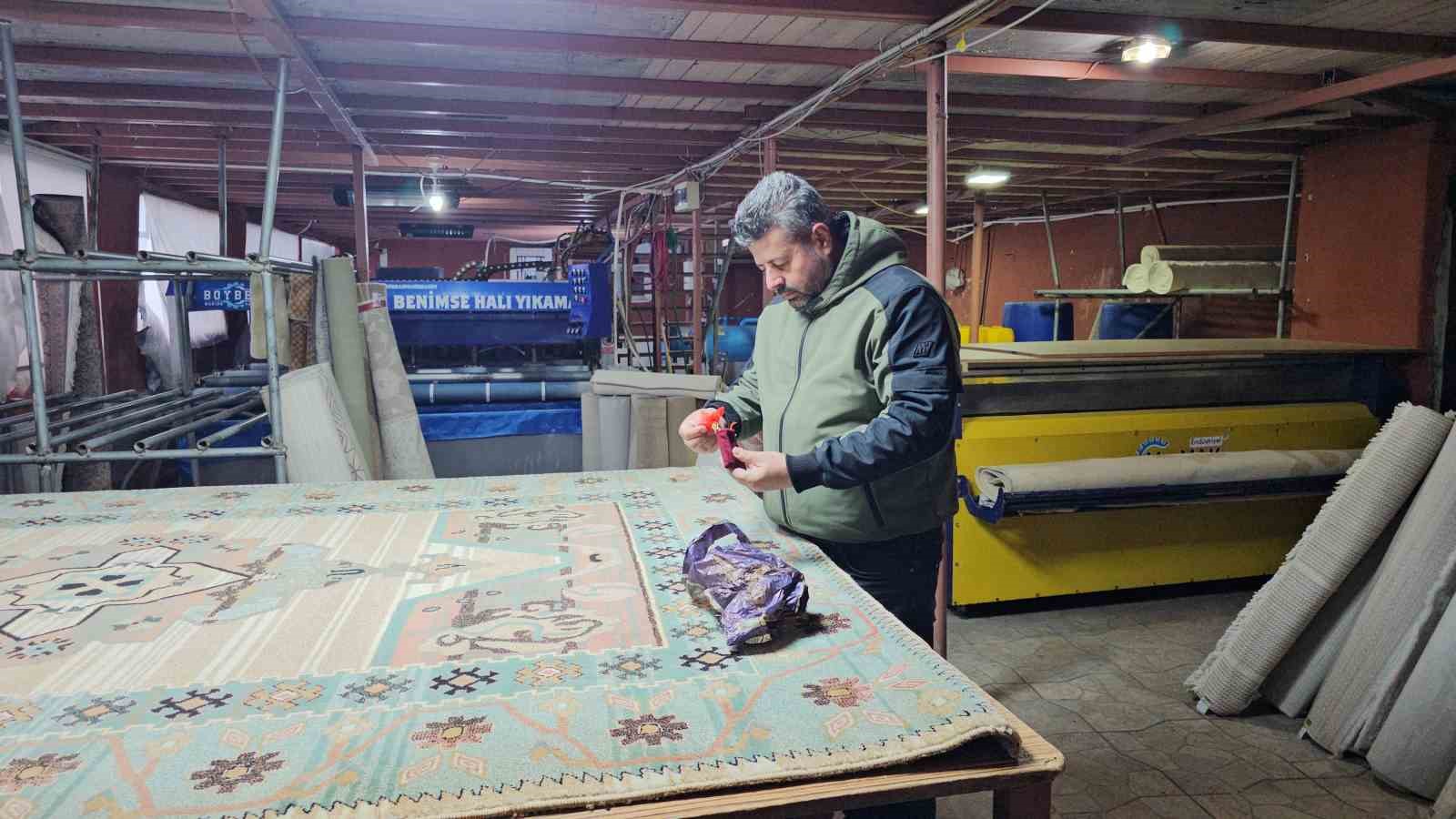 posetten insanlik cikti halinin arasindaki altinlar sahibine ulastirdi 3 QYt4dOi7