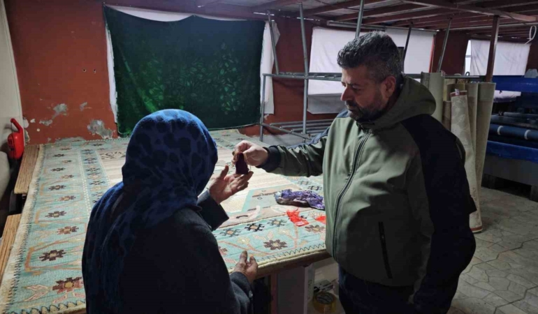 posetten-insanlik-cikti-halinin-arasindaki-altinlar-sahibine-ulastirdi-v9KeyWCF.jpg