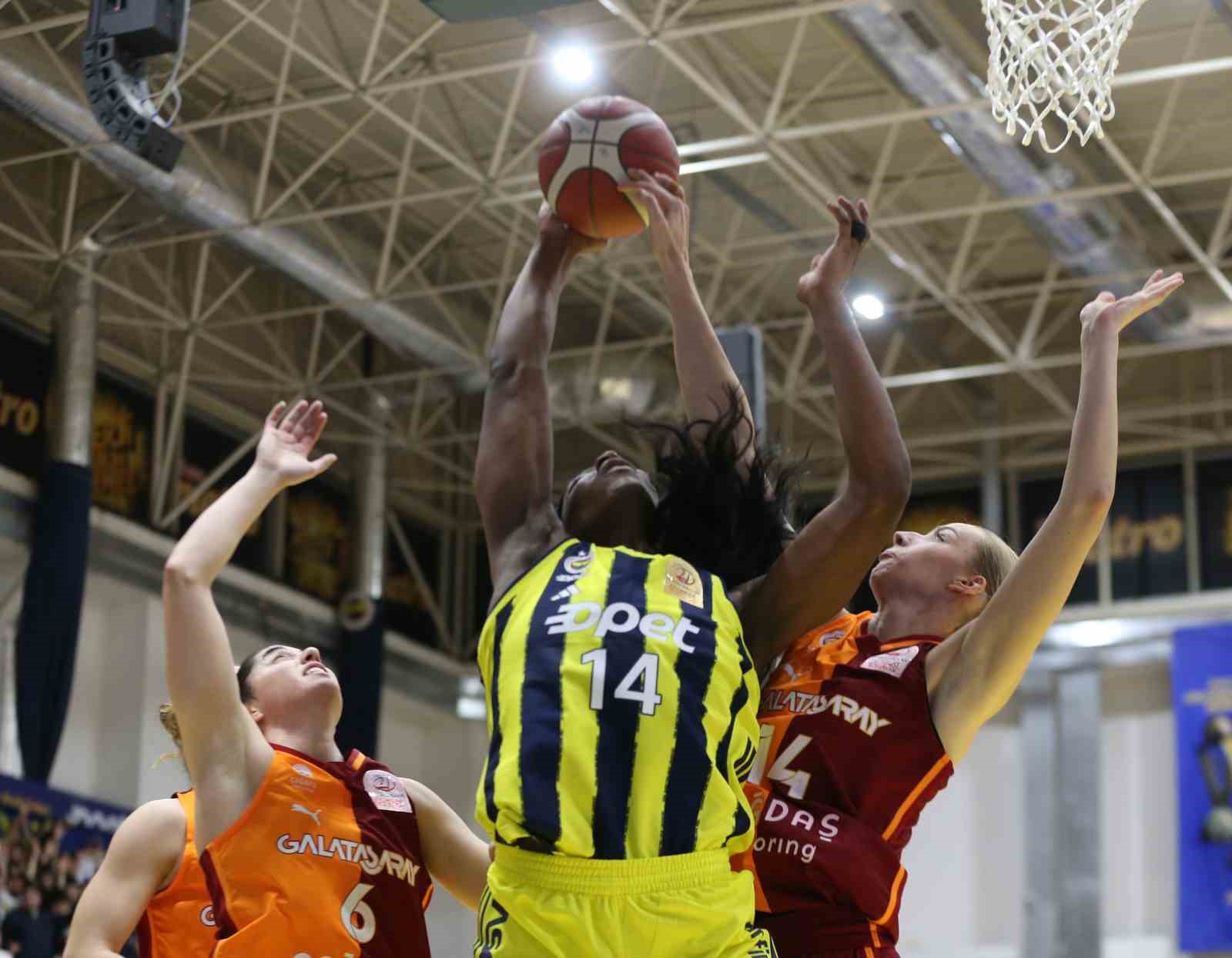 Pota ve filedeki derbilerde Fenerbahçe’den çifte zafer 8 pota ve filedeki derbilerde fenerbahceden cifte zafer 4 3dYGcA7j