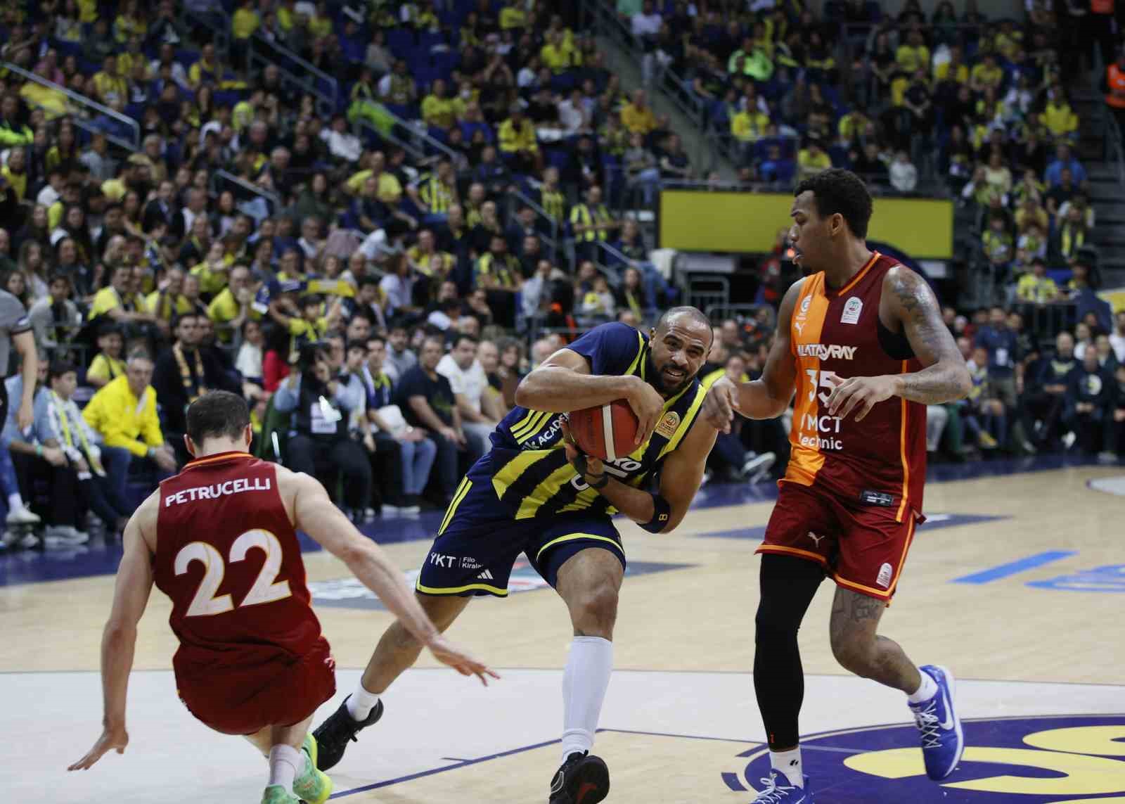 potadaki derbide kazanan fenerbahce 1 ZTBFW7I9