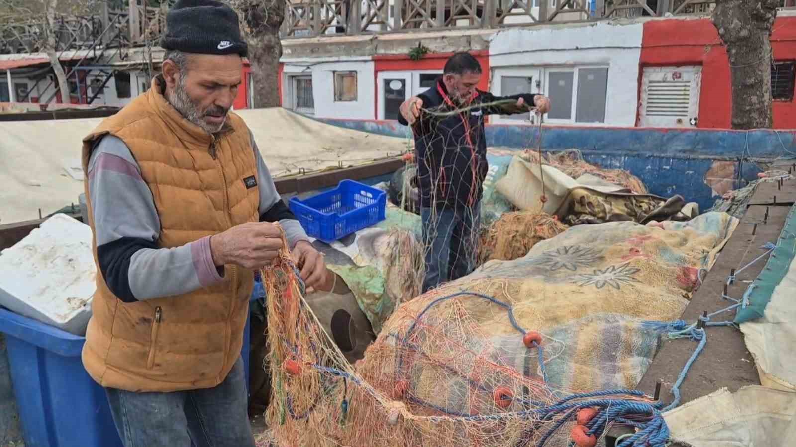 poyraz kucuk tekne balikcilarini limana bagladi aglar tamire alindi 1 9qfHP4b7