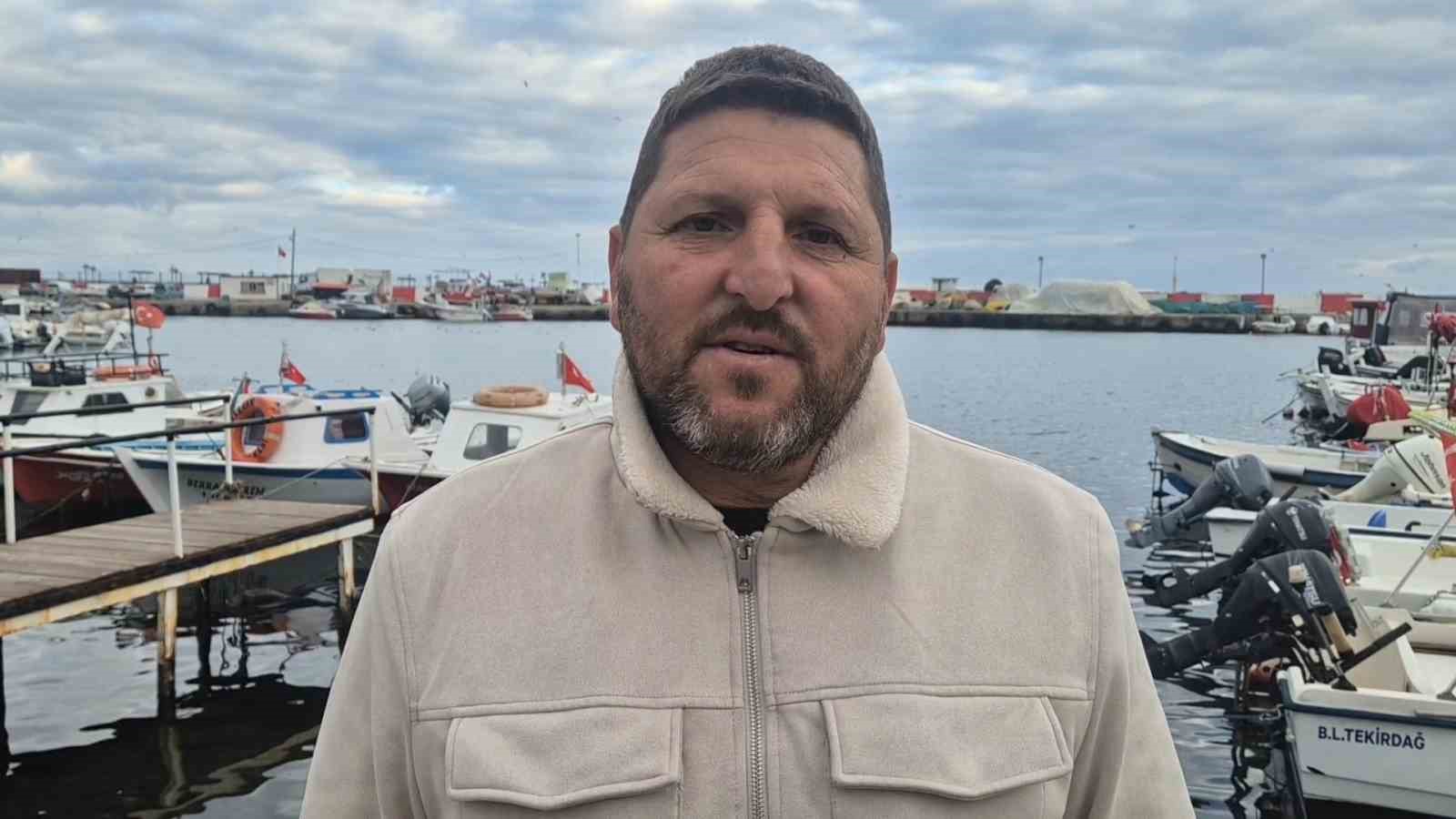 poyraz kucuk tekne balikcilarini limana bagladi aglar tamire alindi 2 XLeXGPVc