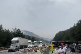 pozanti-adana-istikameti-tir-devrilmesi-nedeniyle-trafige-kapandi-ZCTW5hGF.jpg