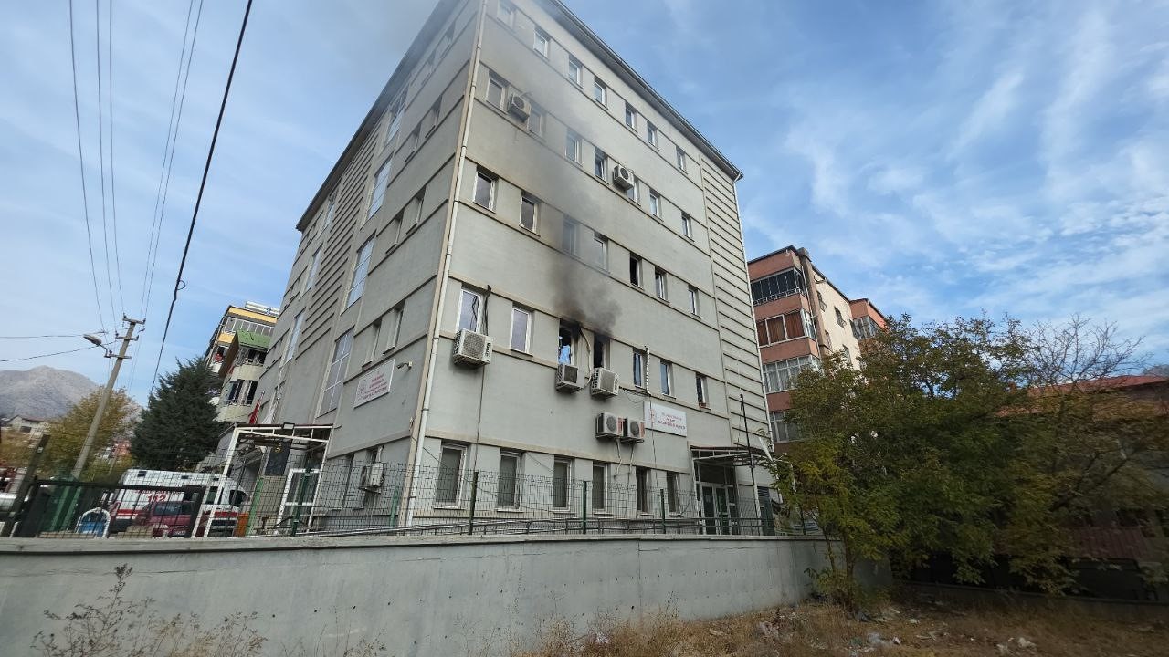 pozanti aile sagligi merkezinde yangin 3 31mjZCQp