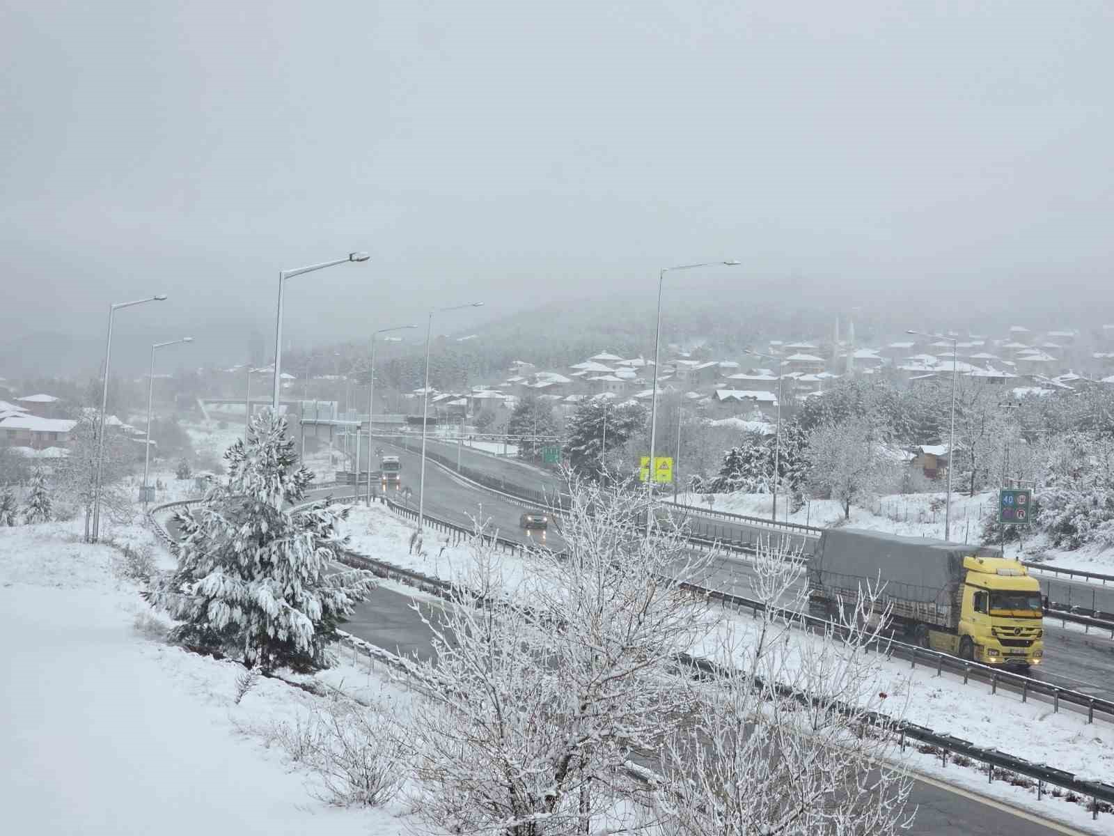 Pozantı’da kar yağışı etkili oldu 5 pozantida kar yagisi etkili oldu 1 rT2Bm7rv