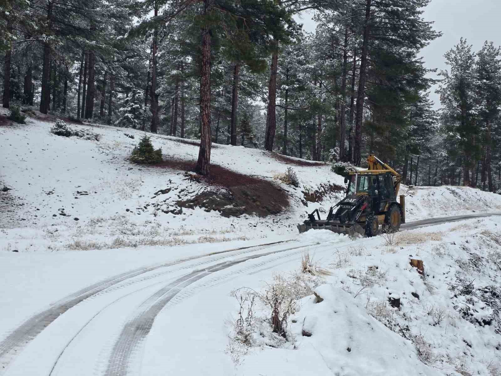 Pozantı’da kar yağışı etkili oldu 7 pozantida kar yagisi etkili oldu 3 SBvFzf7Z