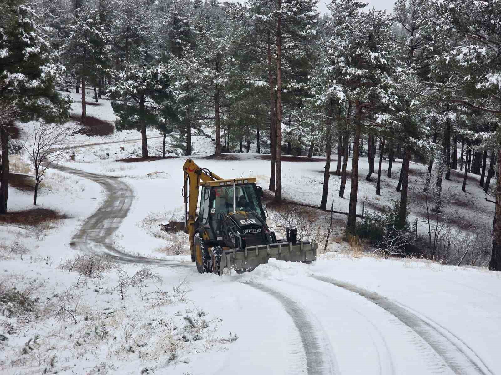 Pozantı’da kar yağışı etkili oldu 9 pozantida kar yagisi etkili oldu 5 RQJWQnb1
