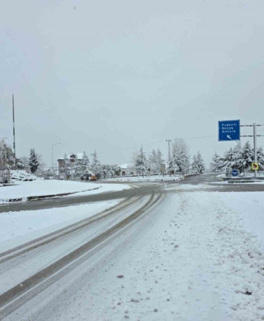 pozantida-kar-yagisi-etkili-oldu-hkE3eDeJ.jpg