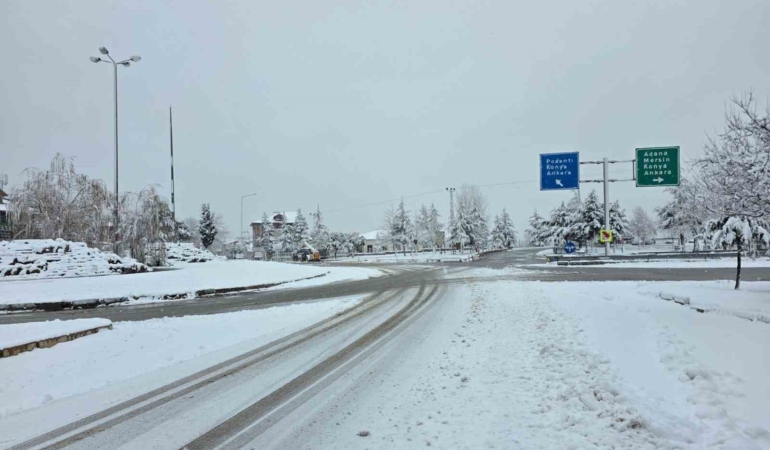 pozantida-kar-yagisi-etkili-oldu-hkE3eDeJ.jpg