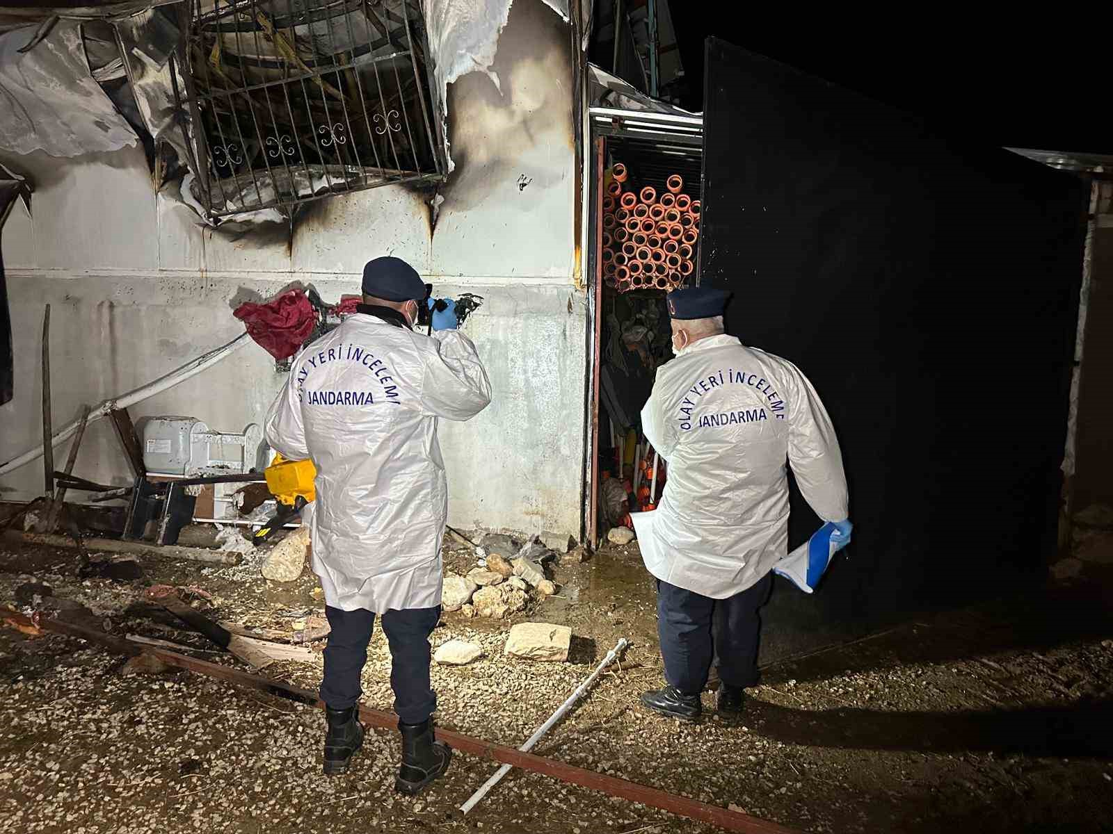 prefabrik evde cikan yanginda kari koca hayatini kaybetti 0 zNbrIdAm