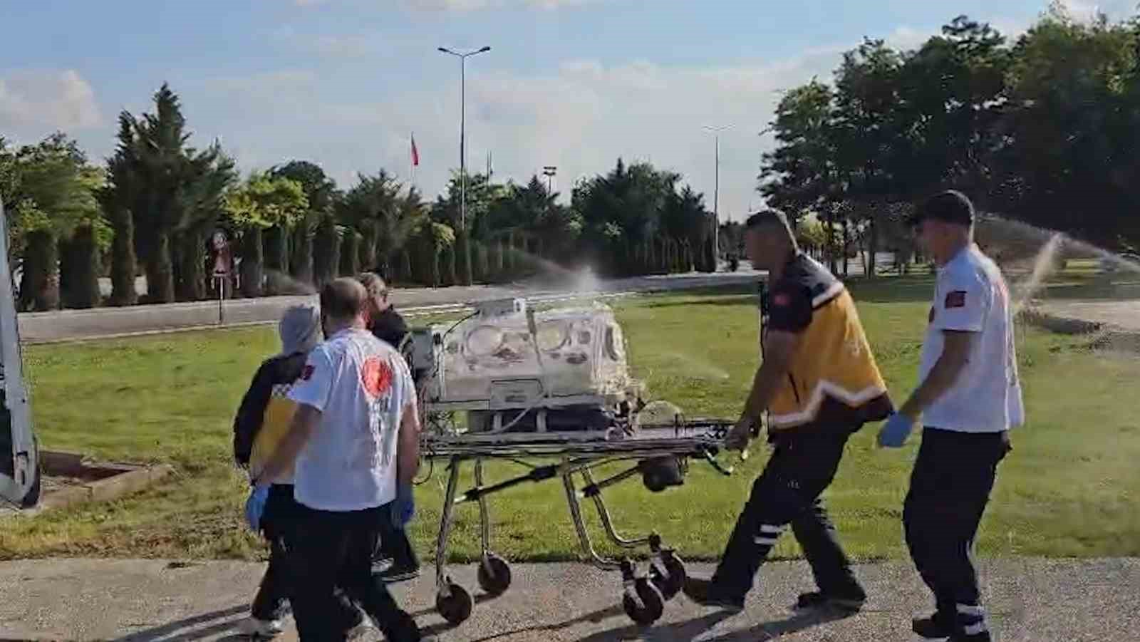 premature ikizlerden biri helikopter ambulansla nigdeye nakledildi 4
