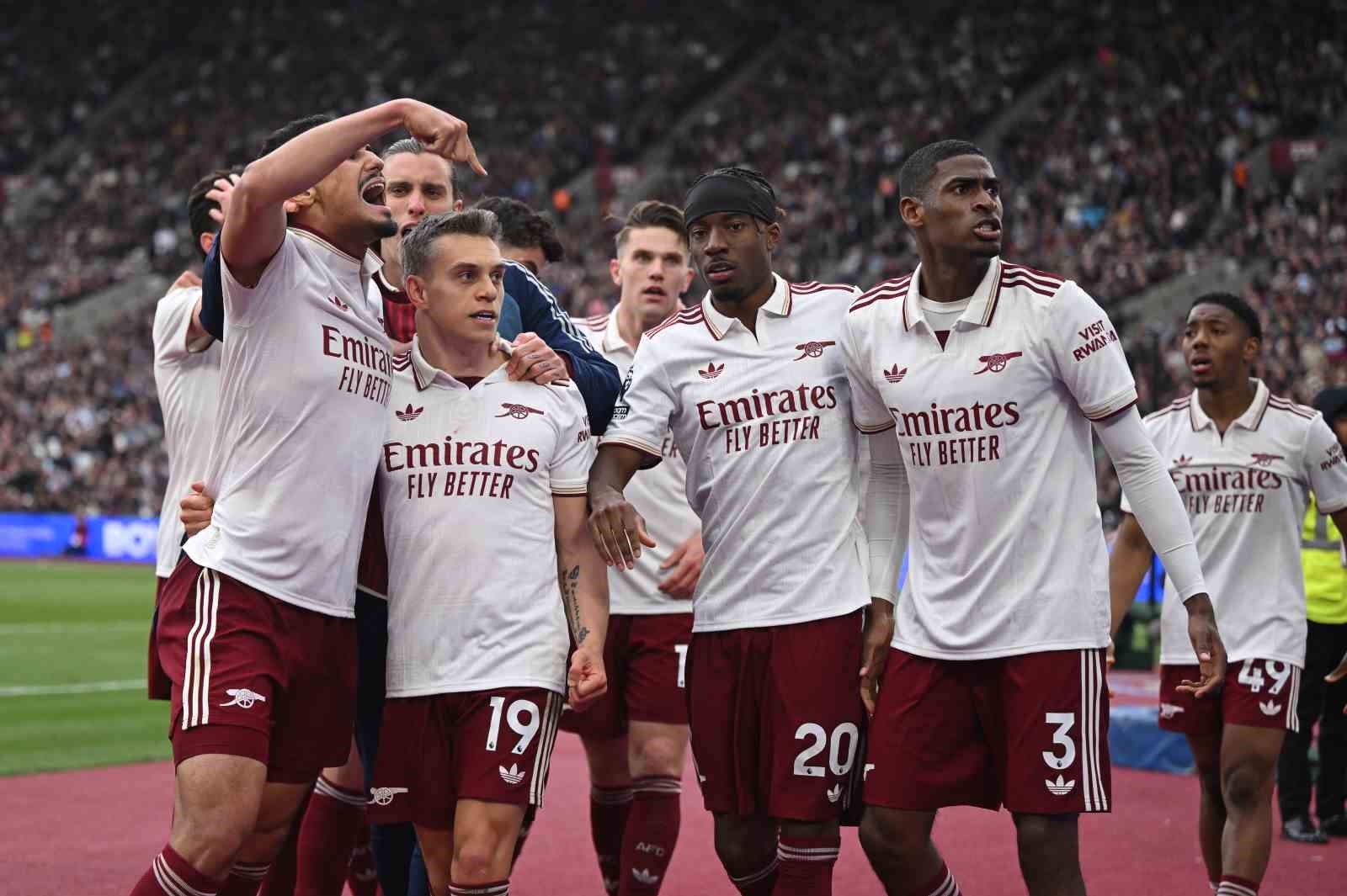 premier ligde 22 yil aradan sonra sampiyon arsenal 1 CFSzljS5