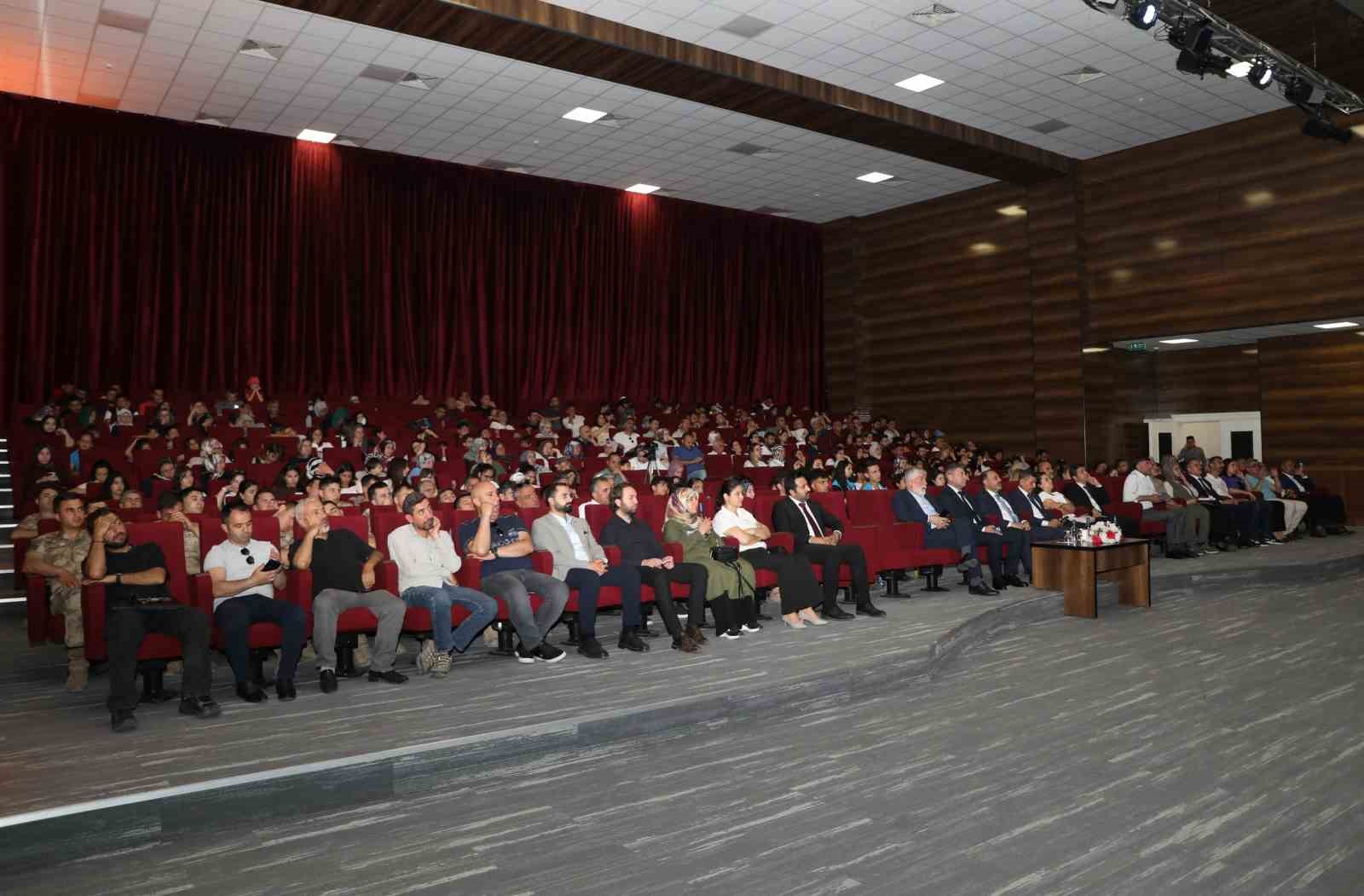 Prof. Dr. Adnan Çevik: "Savaşı tablolarla değil, bizzat içindeymişçesine yaşatacak bir müze planlandı" 4 prof dr adnan cevik savasi tablolarla degil bizzat icindeymiscesine yasatacak bir muze planlandi 0 p1akO2A8