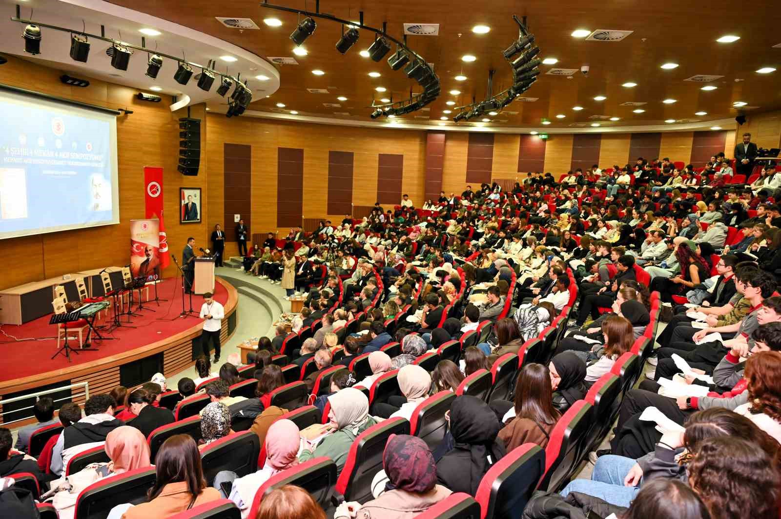 Prof. Dr. Ahmet Hamdi Topal: "Akif toplumu etkileyen büyük krizler karşısında cesareti öne çıkarmıştır" 7 prof dr ahmet hamdi topal akif toplumu etkileyen buyuk krizler karsisinda cesareti one cikarmistir OfaFmrBT