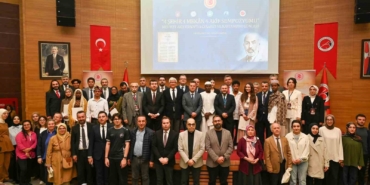 prof-dr-ahmet-hamdi-topal-akif-toplumu-etkileyen-buyuk-krizler-karsisinda-cesareti-one-cikarmistir-RCuaLkE2.jpg