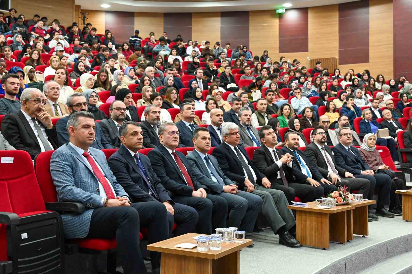 Prof. Dr. Ahmet Hamdi Topal: "Akif toplumu etkileyen büyük krizler karşısında cesareti öne çıkarmıştır" 10 prof dr ahmet hamdi topal akif toplumu etkileyen buyuk krizler karsisinda cesareti one cikarmistir br8UNtet