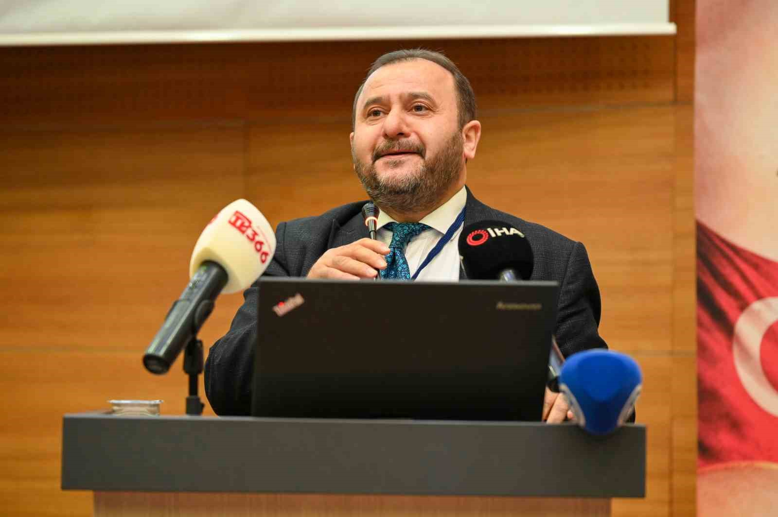 Prof. Dr. Ahmet Hamdi Topal: "Akif toplumu etkileyen büyük krizler karşısında cesareti öne çıkarmıştır" 13 prof dr ahmet hamdi topal akif toplumu etkileyen buyuk krizler karsisinda cesareti one cikarmistir hsSs4R54