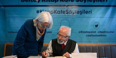 prof-dr-emre-kongar-beltas-kitap-kafede-okurlariyla-bulustu-c1R3ruWj.jpg