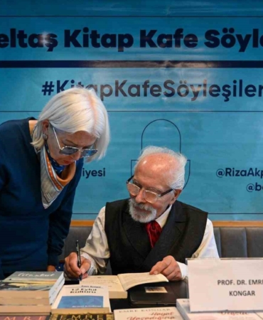 prof-dr-emre-kongar-beltas-kitap-kafede-okurlariyla-bulustu-c1R3ruWj.jpg