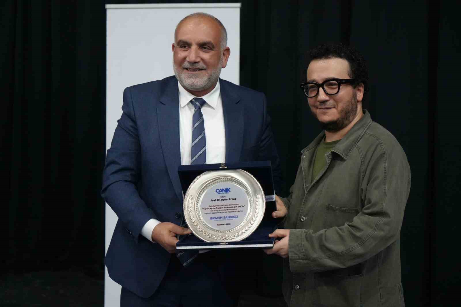prof dr oytun erbas sosyal medya modern bir eroindir 2 Hl9vUFLl