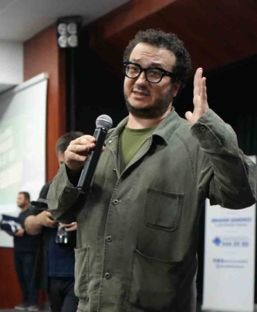 prof-dr-oytun-erbas-sosyal-medya-modern-bir-eroindir-TdPRwAW8.jpg