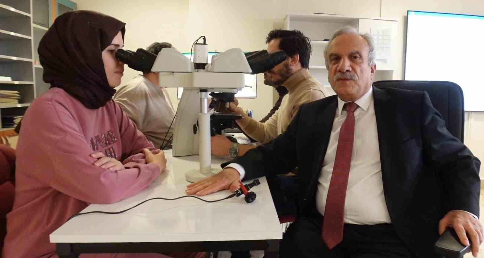 prof dr ozercan her doku ornegi kanser anlamina gelmiyor 6 DfEWXkAA