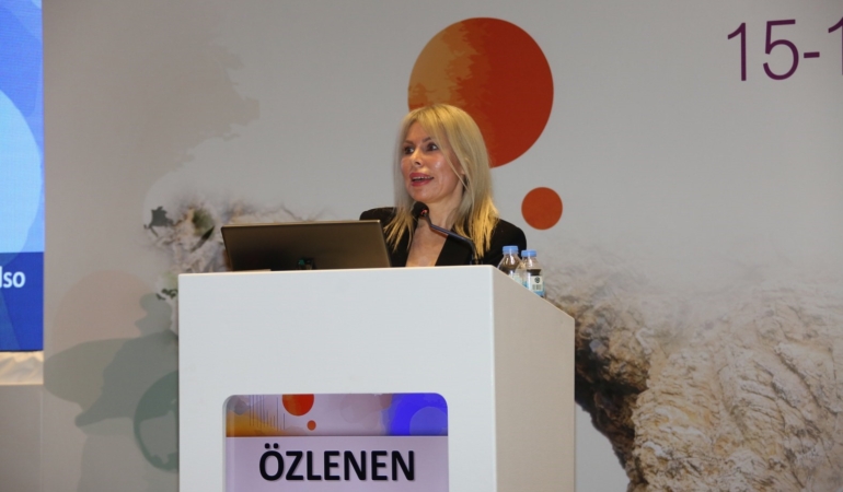 prof-dr-ozlenen-ozkan-ilk-rahim-naklinde-nefesimizi-tutarak-hastayi-takip-ettik-1nj5d9He.jpg