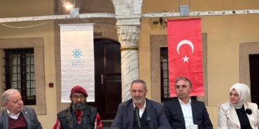 prof-dr-sahin-ucar-kufi-yazinin-yalnizca-bir-el-becerisi-degil-guclu-bir-kompozisyon-tqD9ecRX.jpg